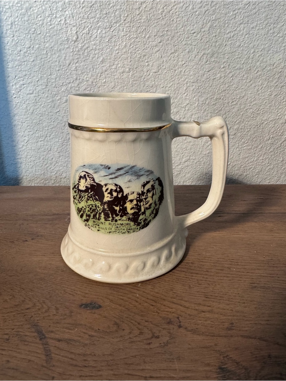 Mount Rushmore Ceramic Stein with Gold Trim - Cream